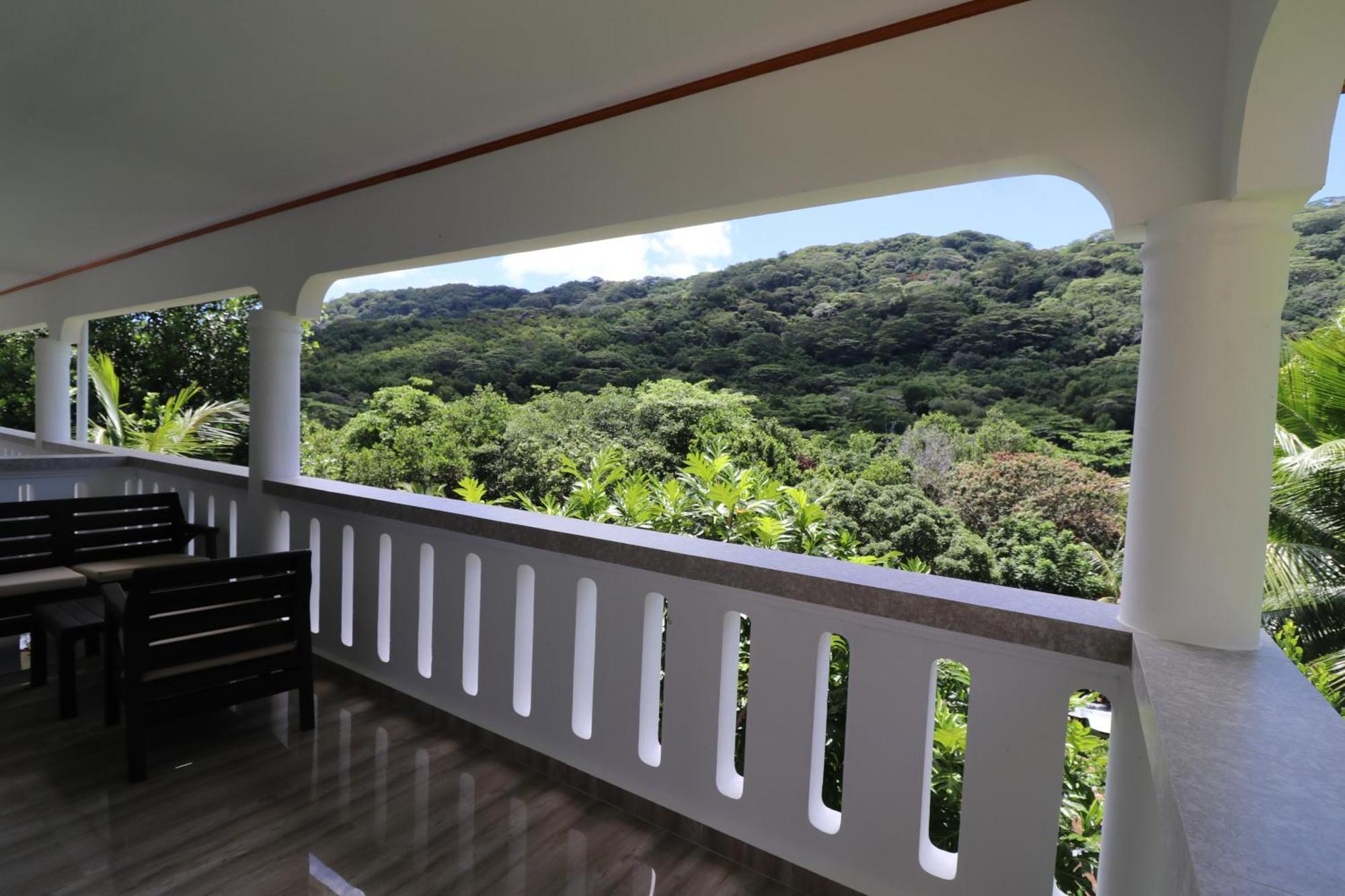 Mountain View Hotel La Digue Exterior photo